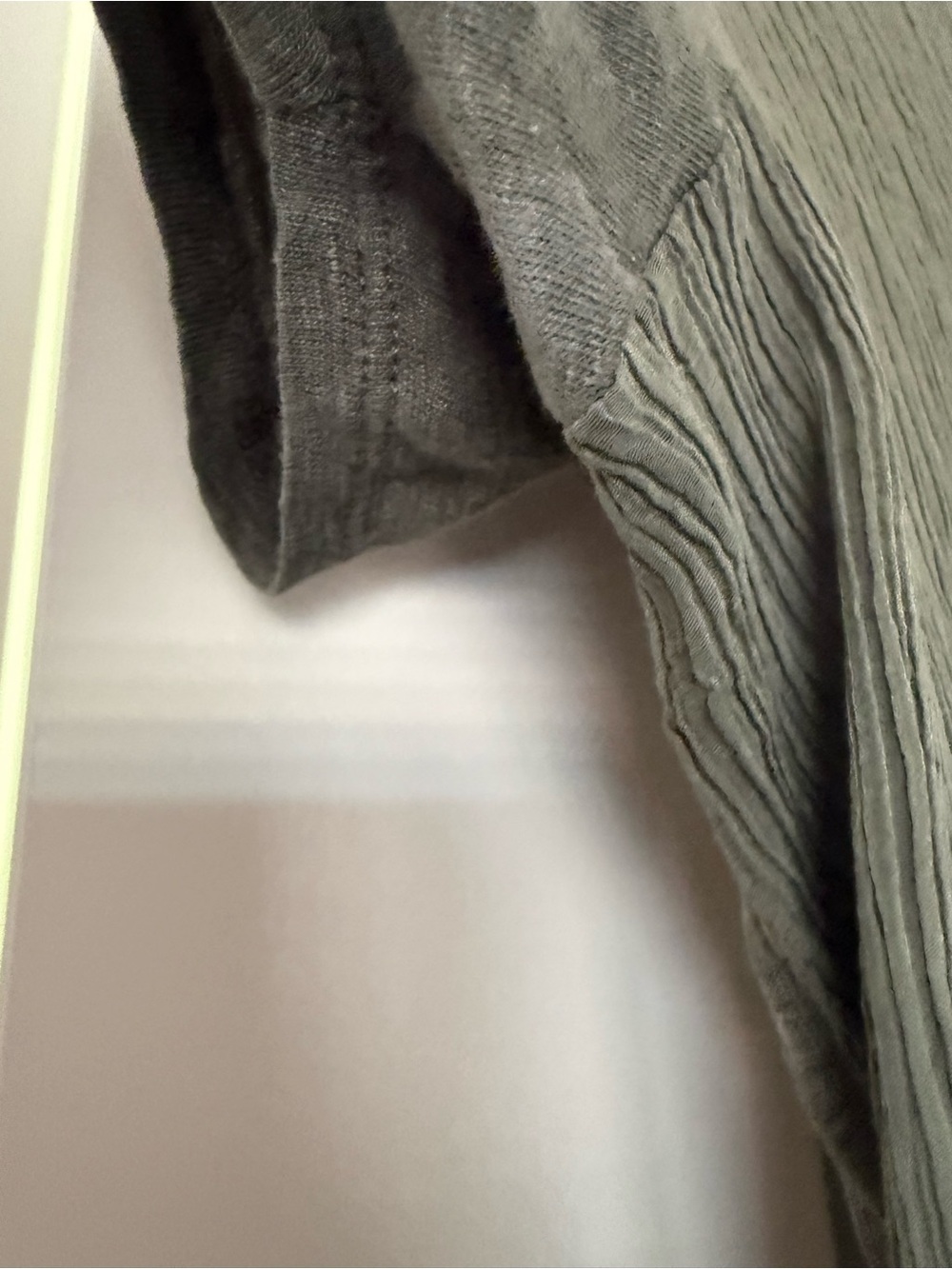 Majestic Filatures Linen & Silk Blend Pleated Back T-Shirt Sage Green size 3 M/L - Picture 7 of 10